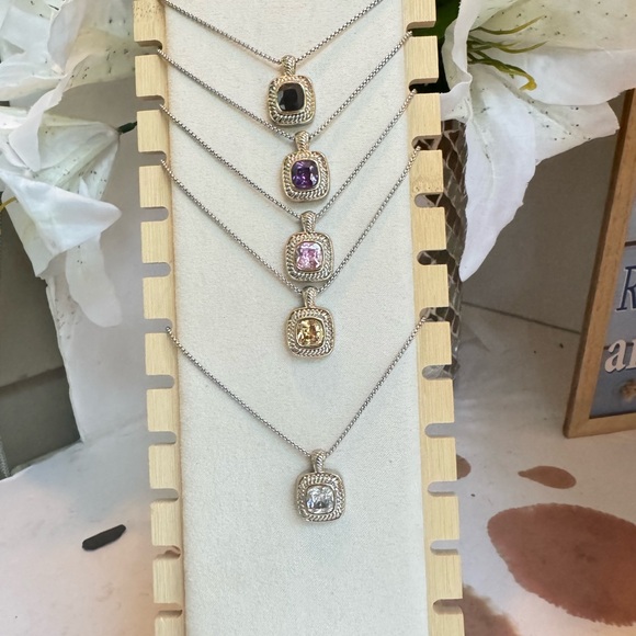 CLOVER NECKLACE - Picture 14 of 14